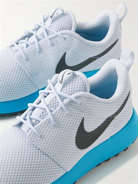 weiße roshe run mit schwarzem nike zeichen|Nike Roshe Run: When Sports Meet Style .